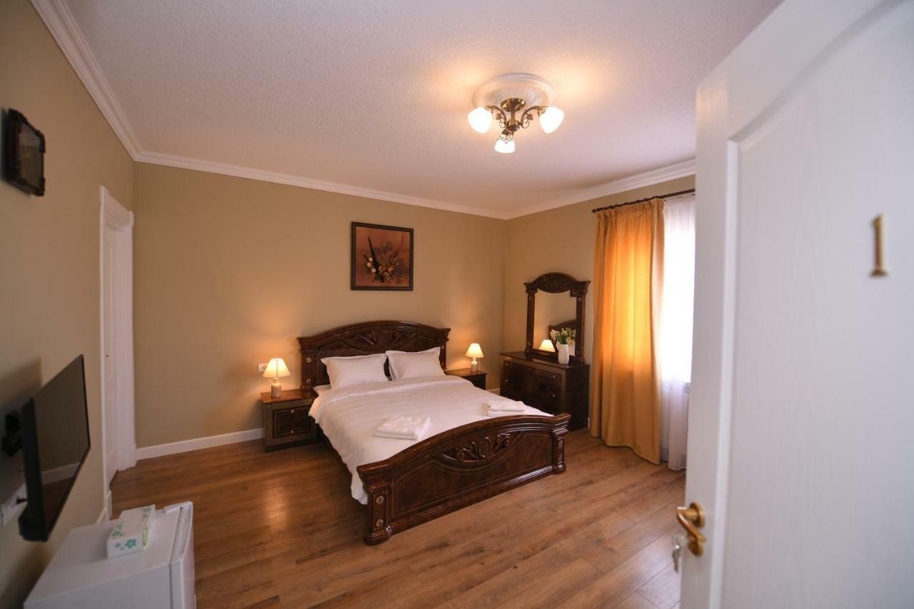 Absolut Guest house *